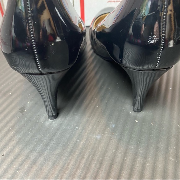 BNWOT MARBLE INK BLACK PATENT HEELS - Picture 4 of 4